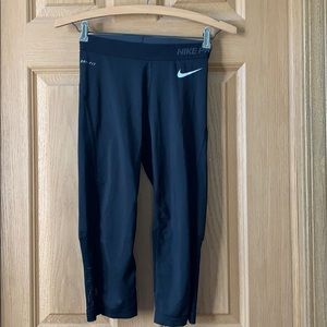 Nike Pro | Black Capri Leggings